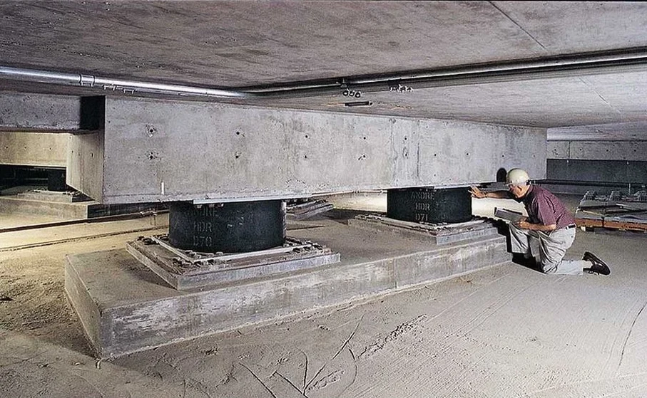 Illustrative image of Base isolation seismic design in Fredericton